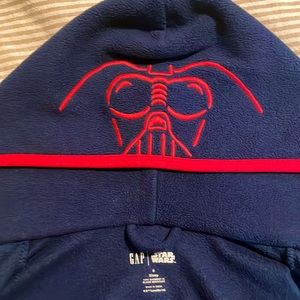 Boys size 8 Star Wars robe.